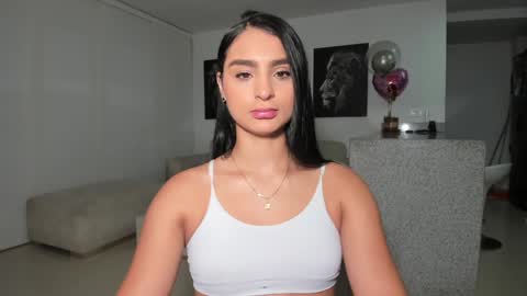 Snapshot of melanyrosse chatting on December 5, 10:45 pm Melany online show from December 5, 10:45 pm