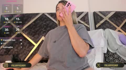 Snapshot of melanyvega_ chatting on October 19, 1:02 pm Melany  online show from October 19, 1:02 pm