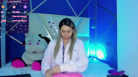 Snapshot of melanyvega_ chatting on March 3, 12:31 pm Melany  online show from March 3, 12:31 pm