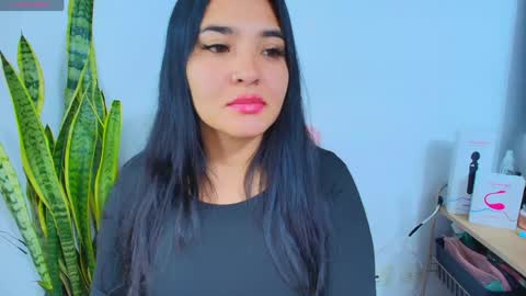    Independent model online show from May 18, 1:26 am