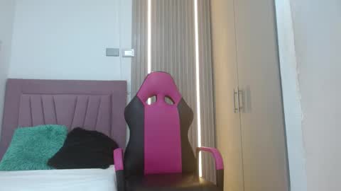 Snapshot of meli_peach chatting on September 27, 7:21 pm meli_peach online show from September 27, 7:21 pm