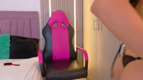 Snapshot of meli_peach chatting on October 27, 7:41 pm meli_peach online show from October 27, 7:41 pm