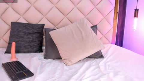 Meliisa  online show from May 29, 8:40 pm