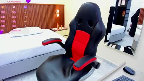 Snapshot of melinamartins chatting on March 11, 7:47 pm M E L I N A online show from March 11, 7:47 pm