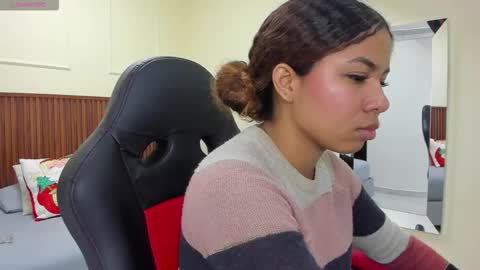 M E L I N A  online show from December 3, 7:27 pm