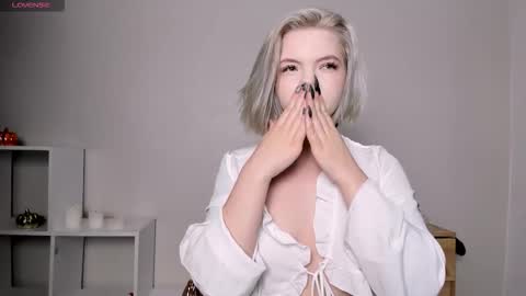 My name is Melina online show from November 10, 3:23 am