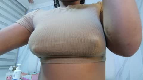 Snapshot of melisa_garcia chatting on February 8, 11:33 am Melissa online show from February 8, 11:33 am