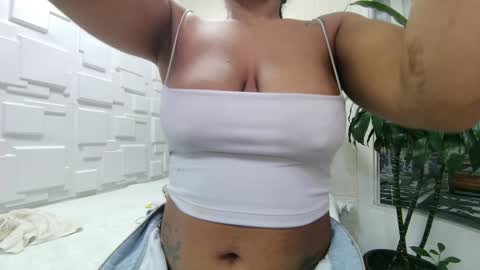 Snapshot of melisa_garcia chatting on January 17, 11:38 am Melissa online show from January 17, 11:38 am