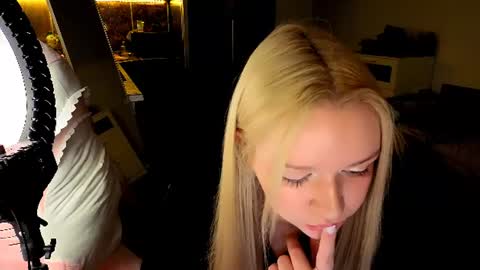 Mel or Lissa 3 Welcome here online show from July 28, 8:52 pm