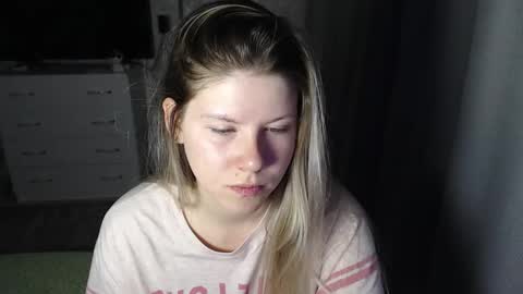 Snapshot of melissa__ray chatting on February 21, 7:21 pm Melissa Ray online show from February 21, 7:21 pm