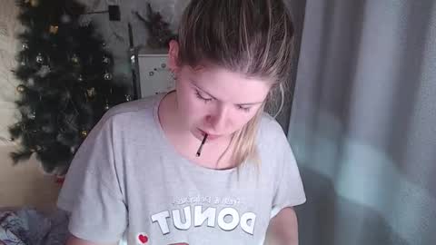 Melissa  Ray online show from February 3, 6:56 pm