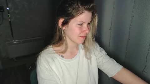 Snapshot of melissa__ray chatting on February 9, 3:34 pm Melissa Ray online show from February 9, 3:34 pm