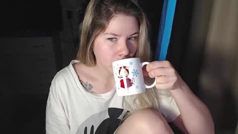 Snapshot of melissa__ray chatting on December 26, 3:38 am Melissa Ray online show from December 26, 3:38 am