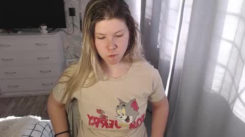 Snapshot of melissa__ray chatting on March 3, 8:10 am Melissa Ray online show from March 3, 8:10 am