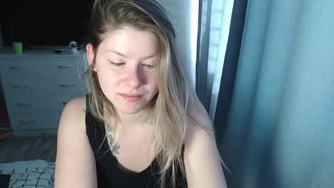Snapshot of melissa__ray chatting on March 11, 5:57 am Melissa Ray online show from March 11, 5:57 am