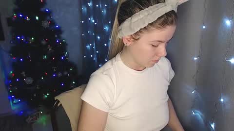 Snapshot of melissa__ray chatting on December 29, 7:32 pm Melissa Ray online show from December 29, 7:32 pm