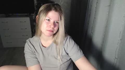 Snapshot of melissa__ray chatting on January 22, 2:24 pm Melissa Ray online show from January 22, 2:24 pm