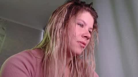 Snapshot of melissa__ray chatting on September 14, 1:47 am Melissa Ray online show from September 14, 1:47 am