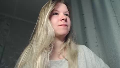 Snapshot of melissa__ray chatting on February 9, 3:00 am Melissa Ray online show from February 9, 3:00 am