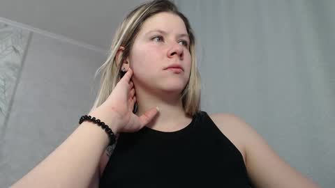 Snapshot of melissa__ray chatting on February 22, 5:09 pm Melissa Ray online show from February 22, 5:09 pm