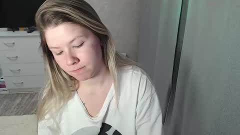Snapshot of melissa__ray chatting on February 15, 5:17 pm Melissa Ray online show from February 15, 5:17 pm