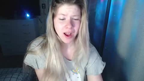 Snapshot of melissa__ray chatting on March 5, 10:23 pm Melissa Ray online show from March 5, 10:23 pm