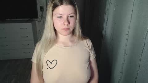 Snapshot of melissa__ray chatting on February 5, 5:10 pm Melissa Ray online show from February 5, 5:10 pm