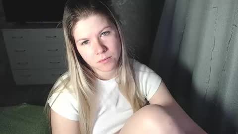Snapshot of melissa__ray chatting on January 24, 2:28 am Melissa Ray online show from January 24, 2:28 am