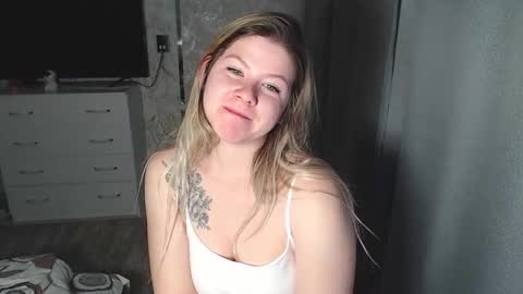 Snapshot of melissa__ray chatting on February 11, 7:27 pm Melissa Ray online show from February 11, 7:27 pm