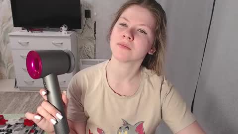Snapshot of melissa__ray chatting on February 21, 2:50 am Melissa Ray online show from February 21, 2:50 am