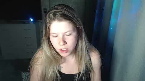 Snapshot of melissa__ray chatting on March 10, 5:39 pm Melissa Ray online show from March 10, 5:39 pm
