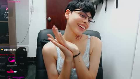 Snapshot of melissa_and_dany chatting on October 27, 8:14 pm Melissas Corner online show from October 27, 8:14 pm