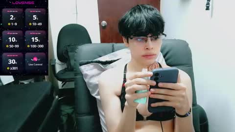 Snapshot of melissa_and_dany chatting on October 6, 10:36 pm Melissas Corner online show from October 6, 10:36 pm