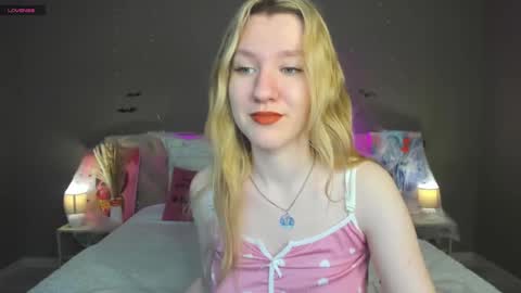 Snapshot of melissa_moooree chatting on November 1, 9:57 am melissa_moooree online show from November 1, 9:57 am