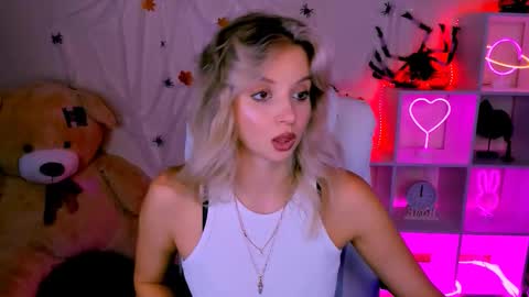 Melissa online show from October 16, 4:31 pm