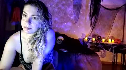 Snapshot of melissa_s2 chatting on October 13, 2:25 am Melissa online show from October 13, 2:25 am