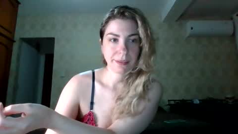 Snapshot of melissa_s2 chatting on September 18, 2:32 am Melissa online show from September 18, 2:32 am