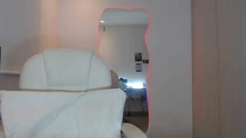Snapshot of melissa_sexytits chatting on September 17, 2:42 am Lau online show from September 17, 2:42 am