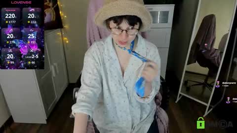 Melissa online show from October 3, 10:48 pm