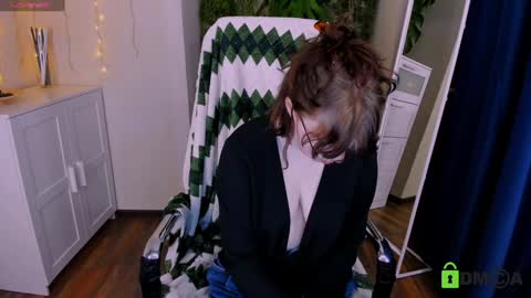 Melissa online show from December 7, 9:55 pm