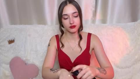 Snapshot of melissapristine chatting on September 25, 2:21 am Mel online show from September 25, 2:21 am