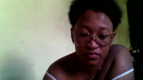 mella395695 online show from May 21, 10:46 am