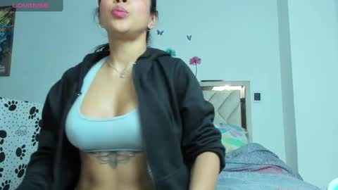 Snapshot of mellanie33 chatting on February 4, 10:43 am mellanie online show from February 4, 10:43 am