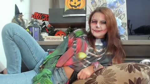 Snapshot of mellbell_ chatting on November 1, 12:04 am MellyMell  online show from November 1, 12:04 am