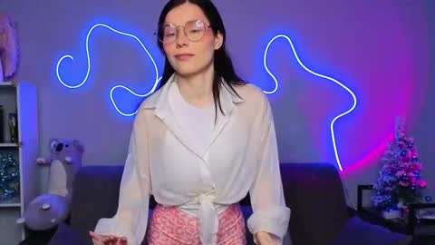 mellhyees online show from January 15, 5:41 pm