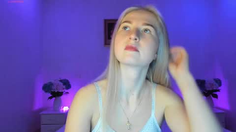 Snapshot of mellina_tey chatting on March 11, 10:09 pm Mellina online show from March 11, 10:09 pm