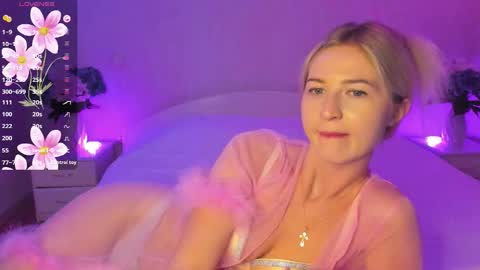 Snapshot of mellina_tey chatting on September 23, 9:46 pm Mellina online show from September 23, 9:46 pm