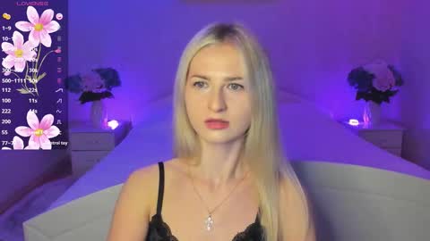 Snapshot of mellina_tey chatting on October 26, 10:49 pm Mellina online show from October 26, 10:49 pm