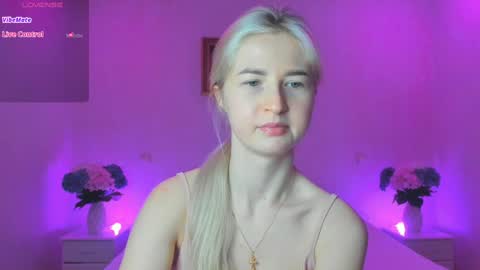 Snapshot of mellina_tey chatting on January 4, 8:16 pm Mellina online show from January 4, 8:16 pm