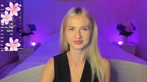 Snapshot of mellina_tey chatting on October 23, 10:27 pm Mellina online show from October 23, 10:27 pm